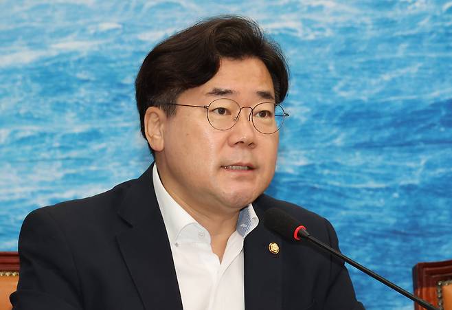 더불어민주당 박찬대 최고위원이 14일 오전 서울 여의도 국회에서 열린 최고위원회의에서 발언하고 있다./연합뉴스