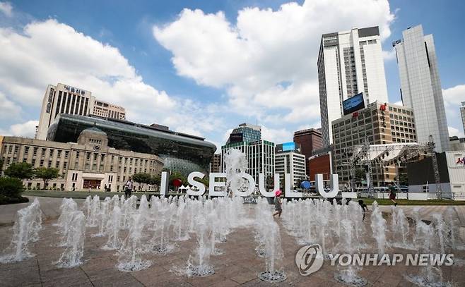 서울시청 앞 분수대 / 연합뉴스