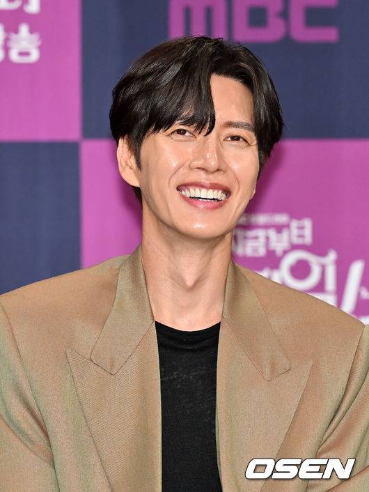 [OSEN=민경훈 기자]기자회견 중 박해진이 환하게 웃고 있다. 22.04.22/rumi@osen.co.kr