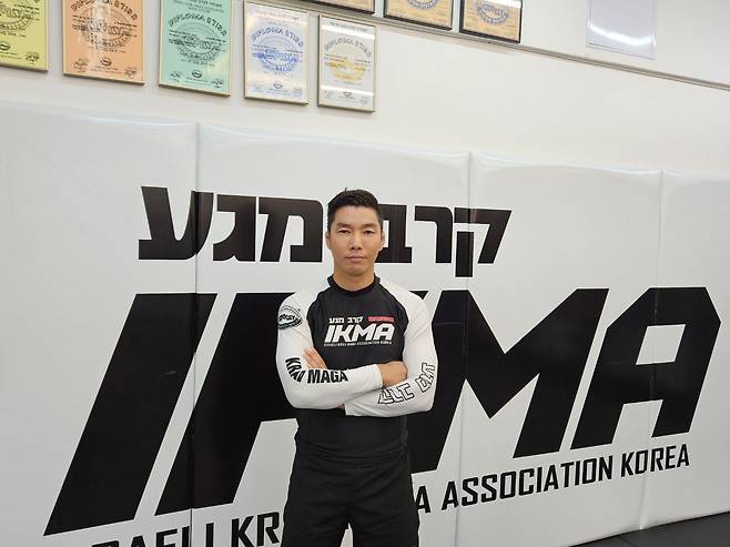 지난 12일 오후 6시쯤 김명화 서울 서초구 이스라엘리 크라브마가 대표를 만났다. 김명화 대표는 국내에서 유일하게 이스라엘 크라브마가 협회(IKMA) 2대 회장인 하임 기든(Haim Gidon)에게 크라브마가 지도자 자격을 부여받았다./전병수 기자