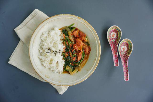 오리고기 시금치 덮밥. ⓒ이주현