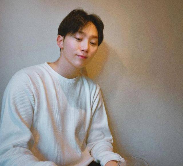 건강상의 이유로 활동을 잠정 중단한 그룹 세븐틴 부승관이 근황을 전했다. 부승관 SNS