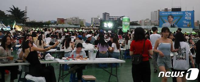 전북 전주의 여름철 대표 축제인 전주가맥축제가 17일 개막한다. 지난해 전주가맥축제 모습 2022.8.13/뉴스1 ⓒ News1 유경석 기자