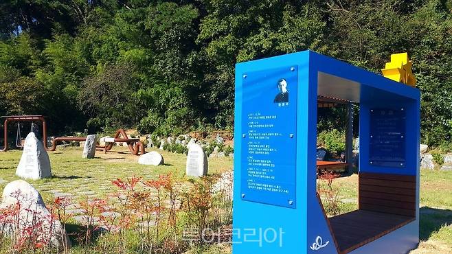 윤동주의'하늘과 별과 바람과 별과 시'에 수록된 31편의 시비가 세워진 윤동주 시 정원