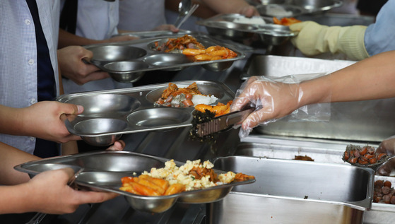 A cafeteria in a middle school in Busan [NEWS1]