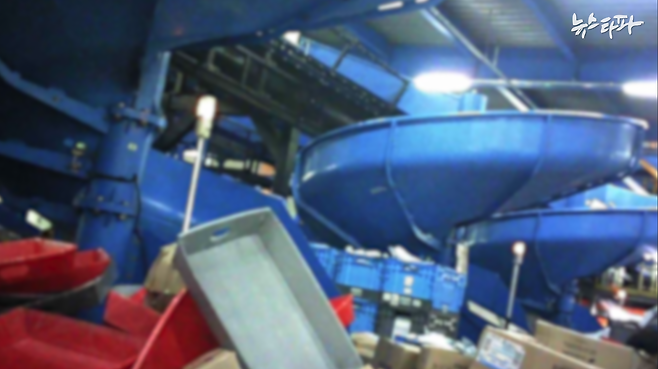 지난 7월 16일 뉴스타파 취재진은 쿠팡 동탄 물류센터의 야간 노동자로 일했다. 사진은 기자가 촬영한 동탄 물류센터의 실제 모습.