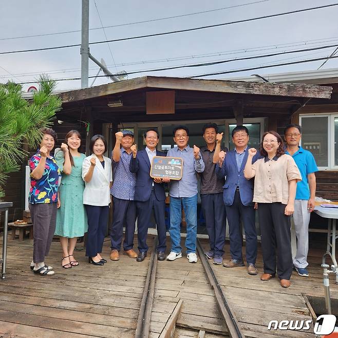 (울산=뉴스1) 김기열 기자 = 울산시와 울산경제일자리진흥원은 17~18일 양일간 행정안전부 선정 2023년도 신규마을기업 4개사의 현판식을 개최했다.