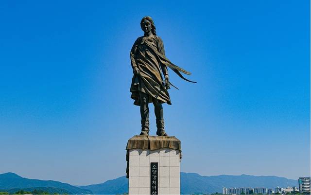 강원 춘천에 있는 소양강처녀상.