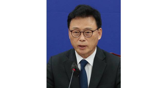 박광온 더불어민주당 원내대표는 5월 2일 서울 여의도 국회에서 열린 원내대책회의에서 “지지자들만으로 내년 총선에서 이길 수 없고, 반사이익만으로도 이길 수 없다”고 말했다. [뉴시스]