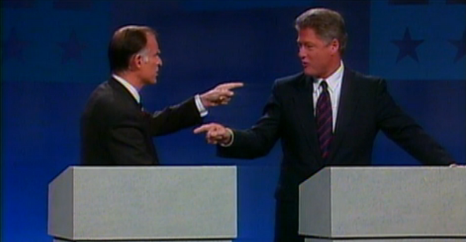 1992년 대선 후보 TV 토론에서 싸우는 빌 클린턴 후보(오른쪽)와 제리 브라운 후보(왼쪽). 의회방송 C-SPAN 캡처
