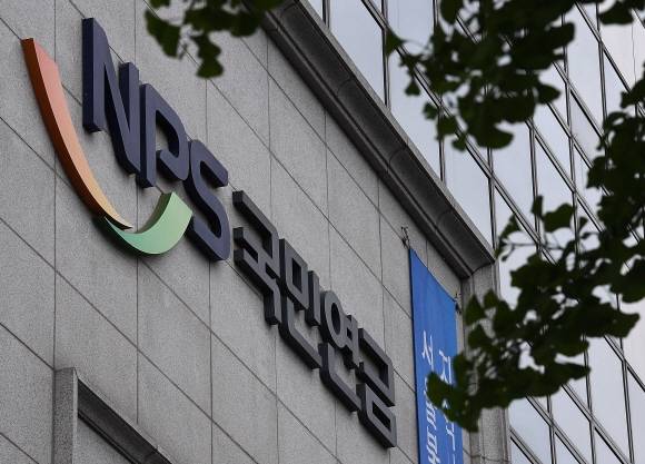 윤석열 대통령은 취임 초부터 국민연금 개혁의 중요성과 시급성을 강조했으나 아직 뚜렷한 내용이 나오지 않고 있다. 사진은 27일 서울 서대문구 국민연금공단 충정로 사옥 모습. 2022.6.27 오장환 기자