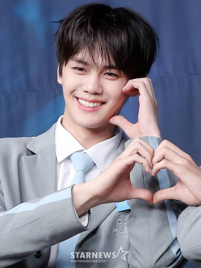 29일 오후 서울 마포구 상암동 CJ E&M CENTER 에서 진행된 Mnet '보이즈 플래닛' 생존자 신고식에서 참가자 김규빈이 포즈를 취하고 있다.  '보이즈 플래닛'은 5세대 신인 K-POP 보이 그룹 데뷔 프로젝트 프로그램이다. 2023.03.29 /사진=김창현 기자 chmt@