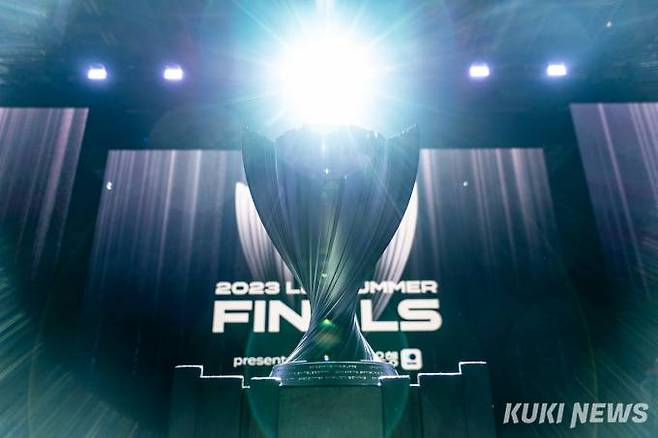 ‘2023 LoL 챔피언십 코리아 서머’ 우승컵. 사진=차종관 기자