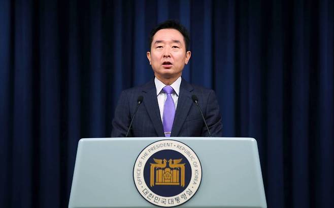 [서울=뉴시스] 홍효식 기자 = 이도운 대통령실 대변인이 20일 오후 서울 용산 대통령실 청사에서 한미일 정상회의 성과 및 을지훈련 관련 브리핑을 하고 있다. 2023.08.20.