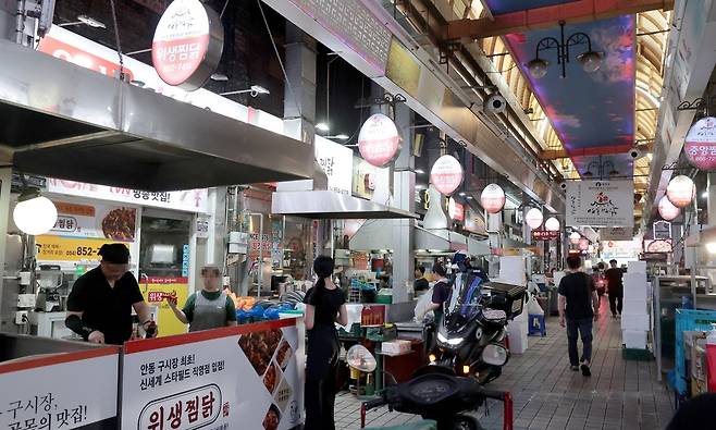 안동구시장의 찜닭 거리 [촬영 = 백도인 기자]