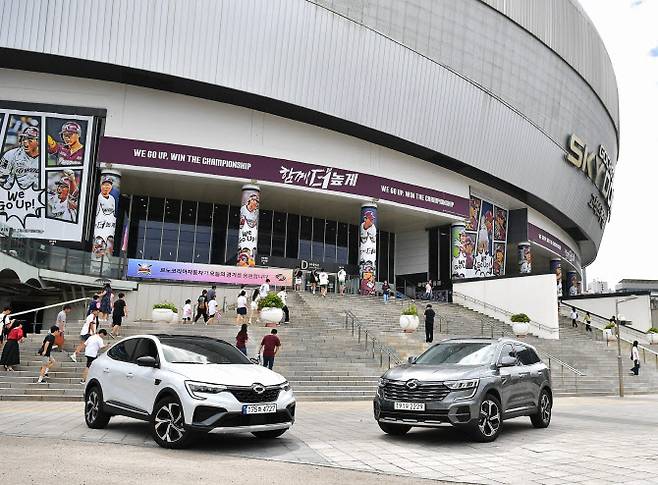 르노코리아가 20일 프로야구 키움 히어로즈의 홈경기가 열린 고척 스카이돔에서 ‘르노코리아자동차 파트너 데이’를 열고 경기장을 찾은 관람객들을 대상으로 다양한 현장 마케팅을 진행했다. (사진=르노코리아자동차)