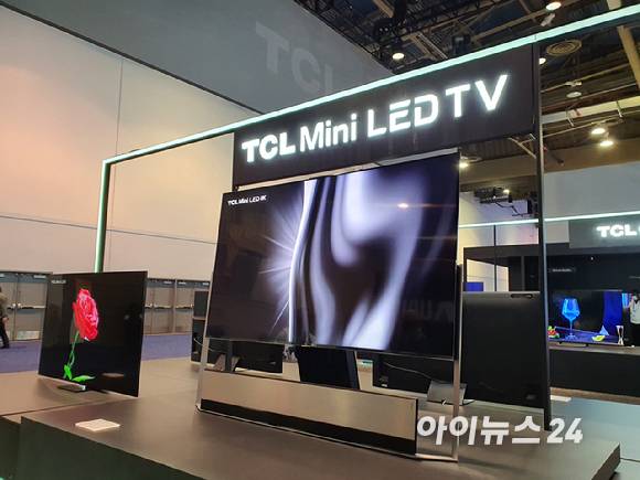 CES 2022 전시장에서 선보인 TCL 미니 LED TV [사진=장유미 기자]