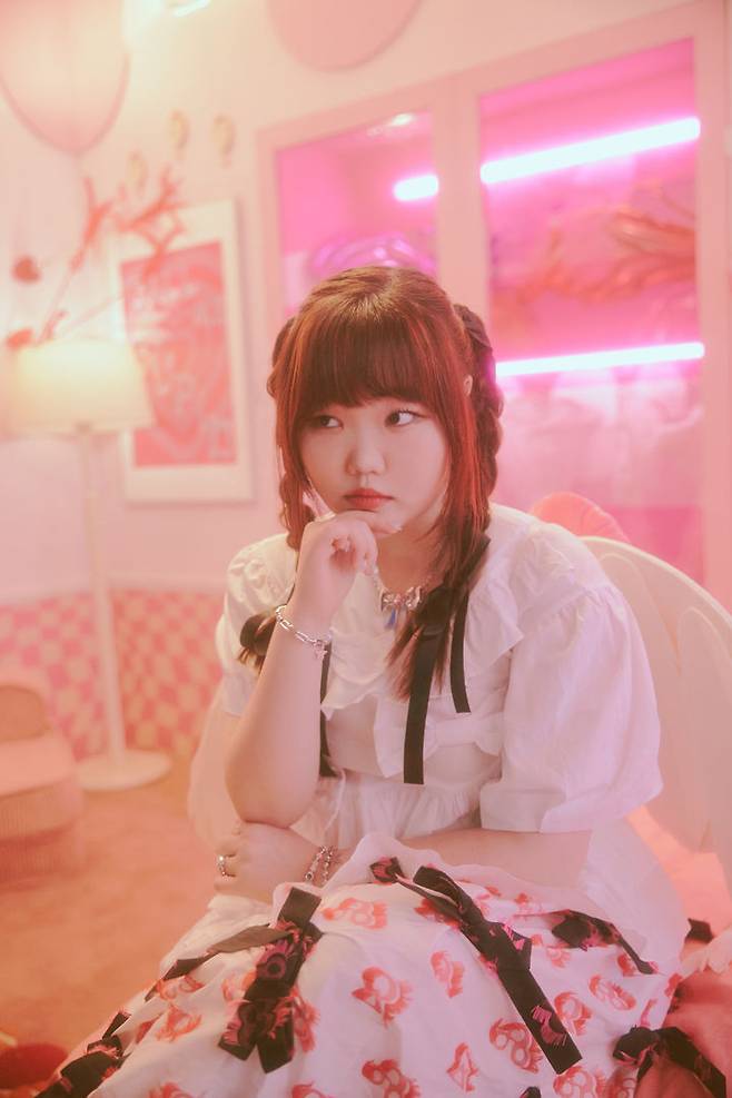 [서울=뉴시스] 남매 듀오 '악뮤(AKMU)' 이수현.  2023.08.21. (사진=YG엔터테인먼트 제공) photo@newsis.com *재판매 및 DB 금지