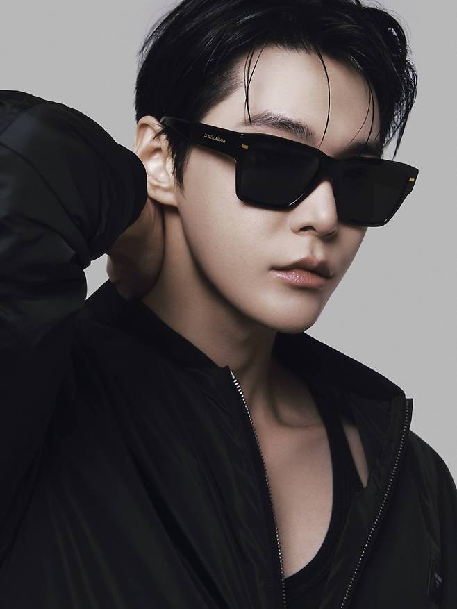 도영 화보. 돌체앤가바나 제공.