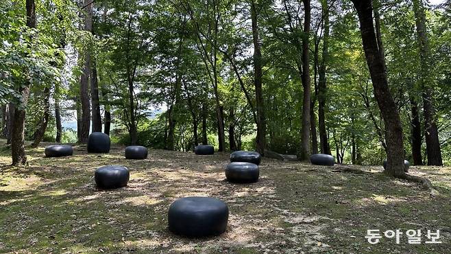 도예가 이능호 작가의 설치작품 ‘집’.