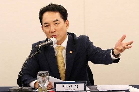 박민식 국가보훈부 장관이 지난 16일 서울 중구 한국프레스센터에서 한국신문방송편집인협회 주최로 열린 박민식 장관 초청 편집인 포럼에서 기조발언을 하고 있다. 뉴스1