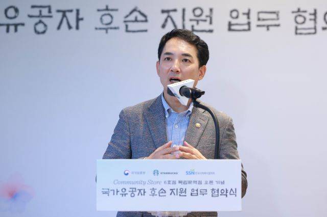 박민식 국가보훈부 장관이 지난 18일 서울 종로구 스타벅스 독립문역점에서 열린 국가유공자 후손 지원 업무협약식 및 커뮤니티 스토어 6호점 오픈식에서 인사말을 하고 있다. 연합뉴스
