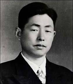 광주 태생으로 일제시대 중국으로 건너가 의열단 소속으로 독립운동을 하다 음악가가 되었다. 중국 '팔로군 행진곡'을 작곡했으며 해방이후 북한으로 건너가 '조선인민군행진곡' 등을 작곡했다.