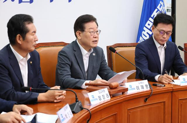 이재명 더불어민주당 대표가 21일 국회에서 열린 최고위원회의에서 발언하고 있다. 연합뉴스