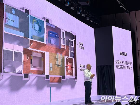 김명석 삼성물산 건설부문 주택본부장이 넥스트 라멘구조와 인필시스템에 대해 소개하고 있다. [사진=안다솜 기자]