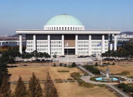 국회에서는 온라인 플랫폼 규제에 관한 논의가 한창이다. 사진은 국회의사당. 국회 인스타그램 캡처