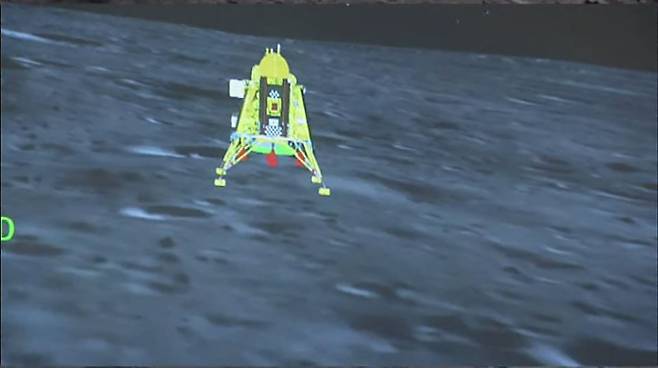 달 남극에 착륙하는 찬드라얀 3호 모습. ISRO 웹사이트 캡처