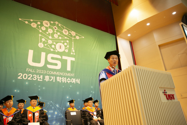 UST 김이환 총장이 2023년 후기 학위수여식에서 축사를 하고 있다. 사진제공=UST