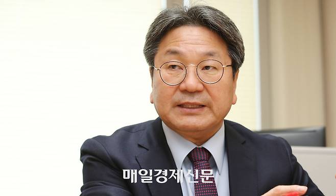 정율성 역사 공원 건립을 완수하겠다는 강기정 광주시장.