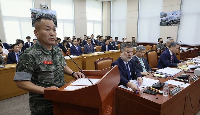 김계환 해병대사령관이 25일 국회에서 열린 국방위원회 전체회의에서 채 모 상병 사건과 관련해 신상발언을 하고 있다. [연합]