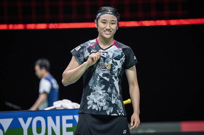 ▲ アンセヤングが 2023 BWF 世界ベドミントン選手権大会女断食で勝利した後太極旗を見せている. c。連合ニュース/EPA