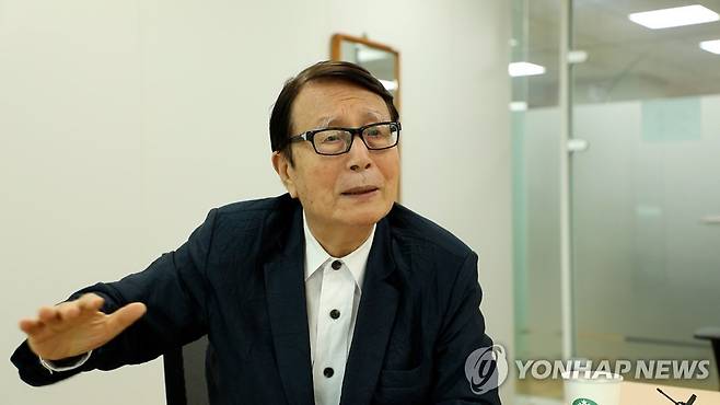 연합뉴스와 인터뷰 중인 박찬종 [촬영 이다빈]