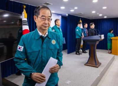 한덕수 국무총리가 23일 오전 담화문 발표를 마친 뒤 회견장을 나서고 있다. [이미지출처=연합뉴스]