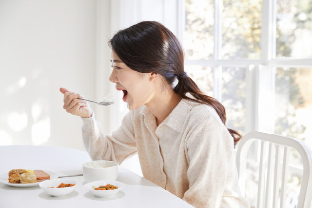 초가공식품과 육류 위주의 식사는 수많은 질병을 유발하므로 자제하고, 건강을 위해 비타민과 미네랄이 풍부한 채소, 과일을 많이 먹으면 좋다./사진=게티이미지뱅크