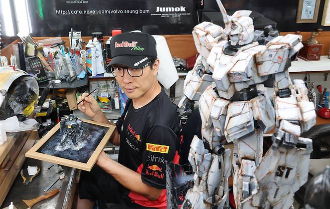 종로 작업실에서 만난 안승범 작가