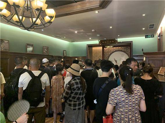 장쉐량 고택 안은 평일 오전임에도 발디딜 틈이 없었다. 주말엔 평일보다 몇 배나 더 많은 중국 관광객들이 몰린다고 한다. / 사진 = MBN 촬영