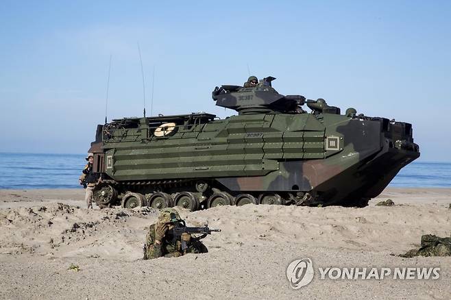 미국 해병대와 합동훈련 중인 일본 육상자위대 [미국 해병대 제공]