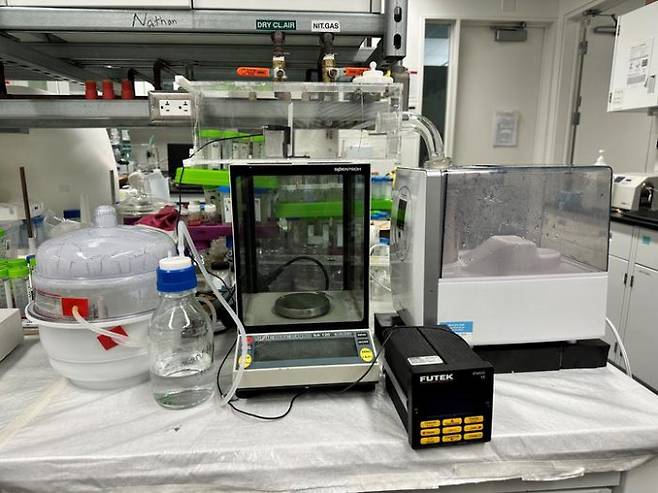 연구팀이 개발한 공기 중 신선한 물을 채집하는 장치. 캐나다 워털루대 제공