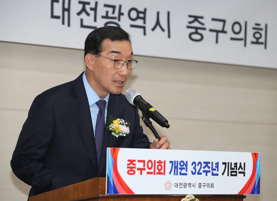 공직선거법 위반으로 기소돼 항소심에서 당선 무효형을 선고받은 김광신 대전 중구청장. 100만원 이상 벌금형이 확정되면 당선이 무효가 된다. [뉴스1]