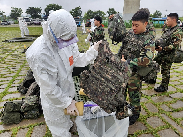 육군 50사단이 29일 구미 일대에서 적 핵 공격 상황을 가정한 실전적인 훈련을 실시했다./사진제공=육군 제50보병사단