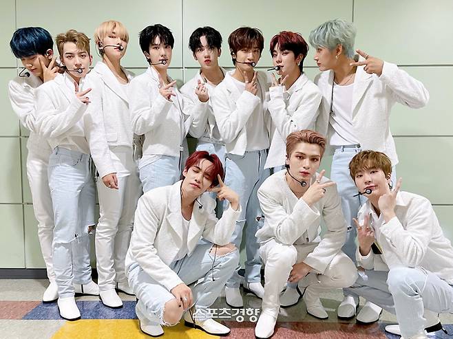 그룹 오메가엑스. 경향신문 자료사진