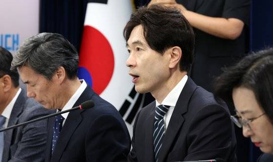 박성훈 해양수산부 차관이 30일 정부서울청사에서 열린 후쿠시마 오염수 방류 관련 일일 브리핑에서 발언하고 있다. 뉴스1