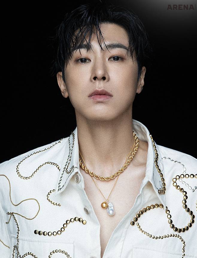 셔츠 드리스 반 노튼, 목걸이 포트레이트리포트 제품.