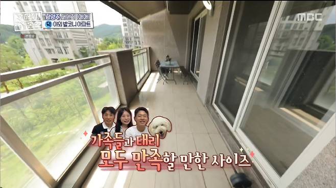 Han Suk-Joons Green Boy House was finally selected.In MBC Where is My Home broadcasted on the 31st, broadcasters Han Suk-Joon and Park Na-rae, singer Jo Hyun Ah and former national swimmer Park convertibility,Kim Sook said, I was scared when I saw a house in a neighborhood and ten minutes later, Han Suk-Joon called me. Did you see a house in that neighborhood?Han Suk-Joon said, We know it because it is our neighborhood.Kim Dae-ho, an announcer, was also interested in home.Kim Dae-ho said, Why do announcers like home? Kim Dae-ho said, When I go to work, I do not feel like Im going to work. However, when I get tired of working at home, He said.Han Suk-Joon said, I found out after I resigned, but when I joined the company, the advantage was that I was a full-time employee, so I got a good loan. There are advantages such as interest rates and loan amounts.When asked, How do you handle the loans you received when you were an office worker after you left? he said, I get a phone call. I have to make a situation or raise the interest rate.Kim Dae-ho, who heard all of this, said, Im not thinking about going out, and Kim Sook joked, Seok-jun said that. Han Suk-Joon also replied, I didnt know I was going out.The MC joked, Im going to resign next week.When asked where he lived, Han Suk-Joon said, Im living in a house. Ive been living in Yeonhui-dong for four years. The second floor is the studio of my wife, who is a photographer. Kim Dae-ho said, Do you live in that house when you leave the company?Yang said, I have the biggest eyes Ive ever seen. Kim Dae-ho, who was introducing the house in Yeonggwang, South Jeolla Province, said, I thought it was very similar to me. I also completed the remodeling after living in a rooftop room near my house for about a year.Originally, the house of 50 million won was worried for a while, and 20 million won was raised to 75 million won. The house filled with the sincerity of the landlord was full of the beauty of the hanok.Kim Dae-ho said, I knew why the landlords were busy, and found a space for the baby.Unlike the main building, which is transformed into a modern style, the outbuilding space has added more atmosphere with a simple straight line.Kim Dae-ho said, Sometimes I see my face. Park Na-rae said, If you wake up in the mirror, its a late night ghost story.In front of the youngest homeowner ever, Kim Dae-ho said, Ive never imagined a baby room in such a rural house, but it feels unique. Kim Dae-ho, who could not drink makgeolli in front of her child,After looking at the house, Park joked, To me today, its Hyun-ahs convertibility. The price of Walking Addiction was 580 million won based on the sale price.Kim Dae-ho said that Han Suk-Joon was not scary and provoked not straight. Han Suk-Joon Intern Codys debut, he was a self-proclaimed real estate expert.Han Suk-Joon and Park Na-rae admired the park, which is a station area and good for a walk. The duplex house was beautiful on the first floor and the garden was beautiful.Kim Dae-ho said, It would be better if I decided to live on the premises. The Client attacked Han Suk-Joon for wanting to buy and sell.Han Suk-Joons house in Namyangju is Han Suk-Joons wifes house.There was also an extra-large storage area and a pantry in the wide front door, and Mountain View greeted the guest-hall, and when you left the room and walked down the long hallway, you found a large living room, from which the total length of the hallway reached fifty feet.Han Suk-Joon added, Thats where Wang Seok-cheon is, so the view is better. The sale price was relatively high at 660 million won, but it had the advantage of being large in size.Han Suk-Joon pointed out, There are two problems with that house right now. That complex is very good, but its over budget and overly spacious, and I dont know who its for.The second house of the team looked comfortable with four rooms and two toilets in an open living room. Park Na-rae snuck into the dogs bed and laughed, saying, Its too good.Choices from The Client was Greenboy House: Happy ending wrapped up with Isa grant