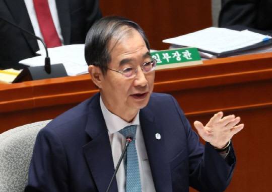 한덕수 국무총리가 30일 국회에서 열린 예산결산특별위원회 전체회의에서 의원 질의에 답변하고 있다. 



연합뉴스 제공