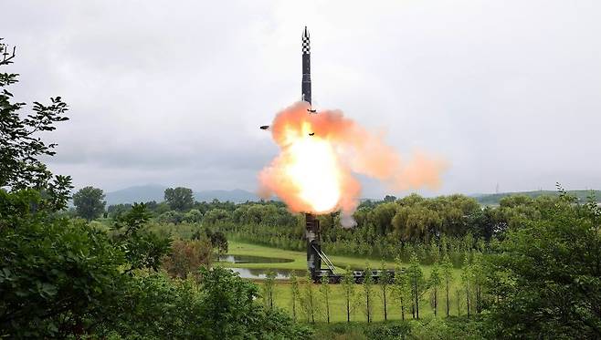 북한 대륙간탄도미사일(ICBM) '화성-18형'. 사진=뉴스1